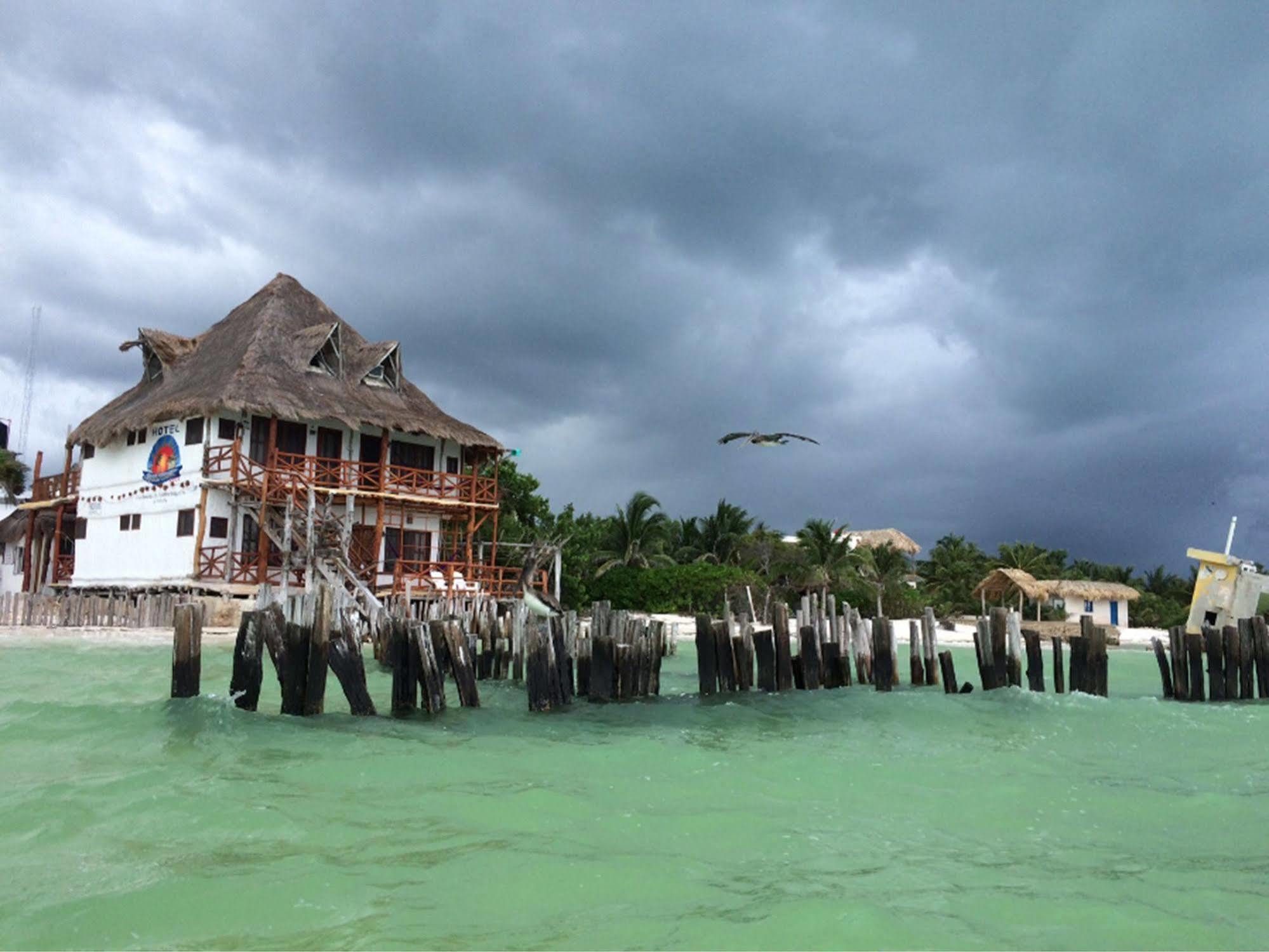 Golden Paradise Beach Hotel Isla Holbox Exterior photo